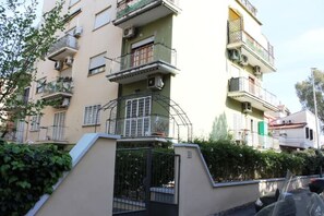 Exterior - Apartment in Via della Pisana (Roma)