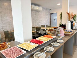 Desayuno buffet incluido todos los días