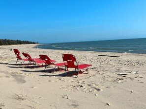 Beach nearby, sun-loungers, beach towels