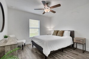 4 bedrooms, desk, iron/ironing board, travel cot - New Build W/ Heated Pool! Perfect for 2 families! (Cape Coral)