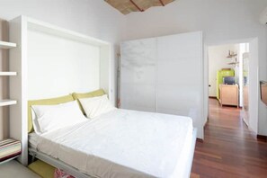 1 多间卧室、熨斗/熨衣板、WiFi、床单