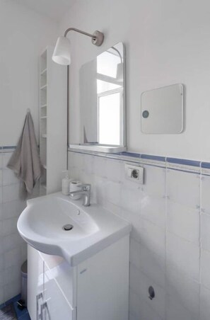 Doccia, asciugacapelli, bidet, asciugamani