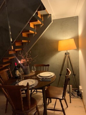 Dining - Downtown Elegance (Oslo)