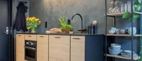 Fridge, oven, stovetop, cookware/dishes/utensils