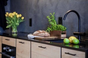 Réfrigérateur, four, plaque de cuisson