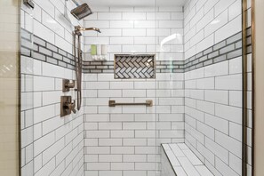 Dusche, Haartrockner, Shampoo