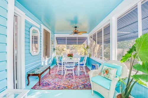 The Azalea - Estate at Mount Dora: Free City Shuttle, Parking, and more!