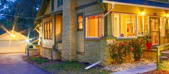 The Gardenia ★ 1 Gig Wi-Fi ★ Minutes to Everything