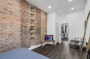 2 habitaciones, tabla de planchar con plancha, wifi y ropa de cama 