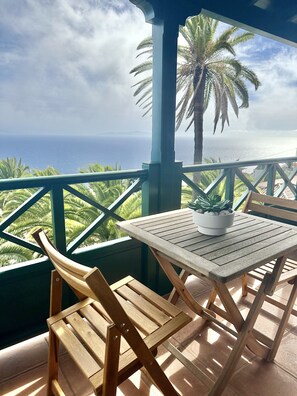 Outdoor dining - Villa Media Luna La Palma (Puntallana)
