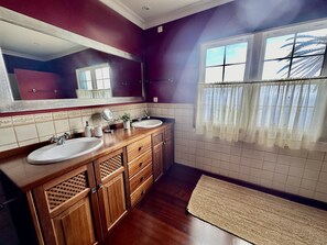 Bruser, hårtørrer, håndklæder