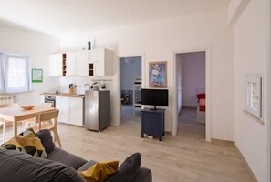 Living area - 2 bedroom apartment in rome (Roma)
