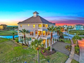 Exterior - 6 bedrooms | Sleeps 15 | 2nd row | Pointe West Ame (Galveston)