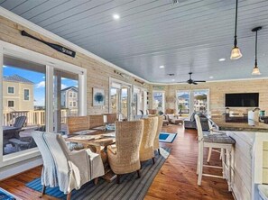 Dining - 6 bedrooms | Sleeps 15 | 2nd row | Pointe West Ame (Galveston)