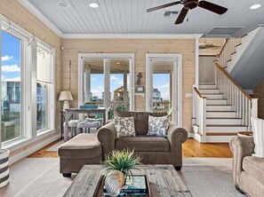 Smart TV, books - 6 bedrooms | Sleeps 15 | 2nd row | Pointe West Ame (Galveston)