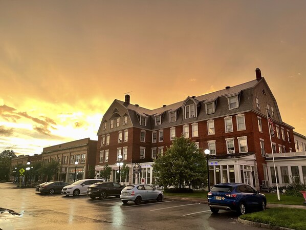 المنشأة من الخارج