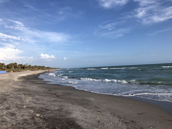 Beach - 2/2 Condo, Villa style, end unit, 1st floor. Near SMH, Island, Beaches downtown (Venice)