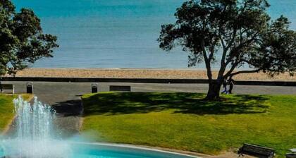 Mission Bay Beach House. Pet-Friendly