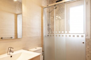 Shower, towels