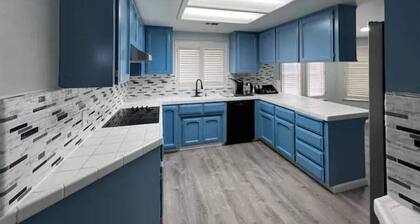 Entire 3 BR & 2 BA house for business and family