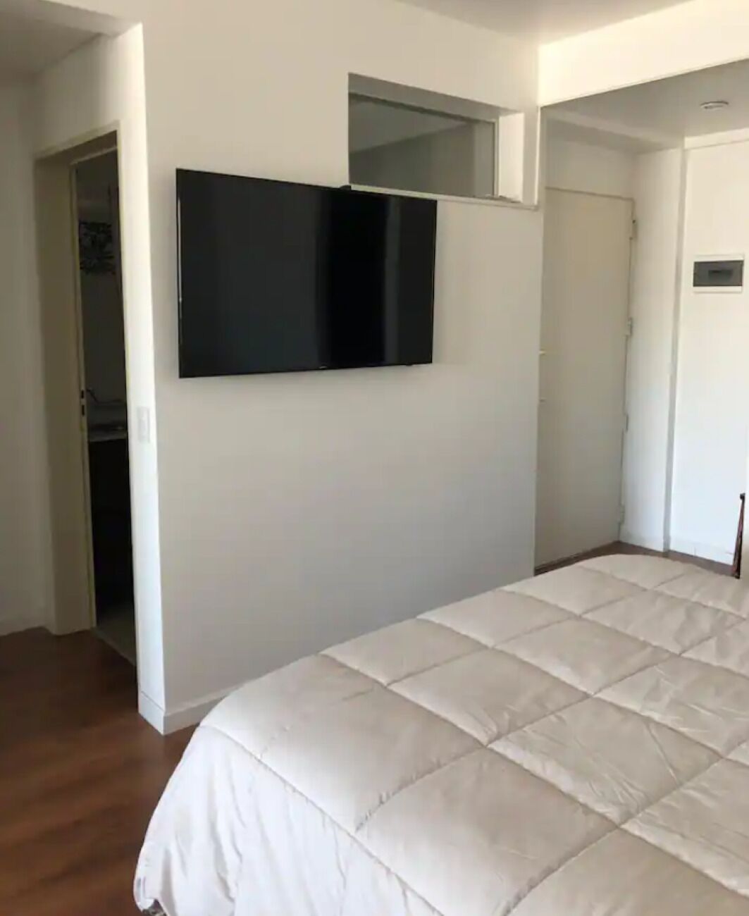 1 habitación, tabla de planchar con plancha, wifi y ropa de cama 