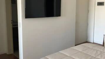 1 habitación, tabla de planchar con plancha, wifi y ropa de cama