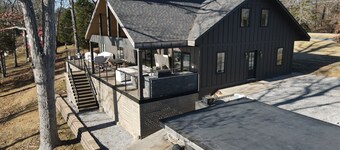 7-Bedroom Retreat with Dock on Kentucky Lake: Your Perfect Getaway Haven