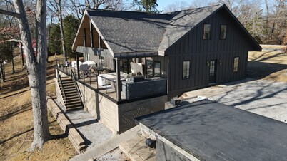 7-Bedroom Retreat with Dock on Kentucky Lake: Your Perfect Getaway Haven