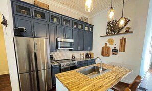 Fridge, microwave, stovetop, dishwasher