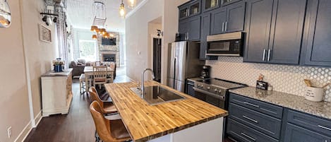 Fridge, microwave, stovetop, dishwasher