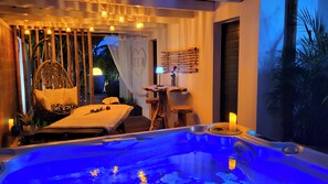 Bain à remous extérieur