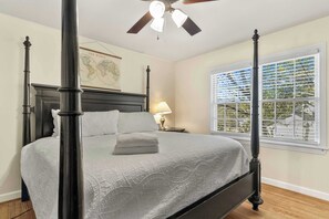 3 bedrooms, WiFi, bed sheets - Comfort Cottage (Northport)