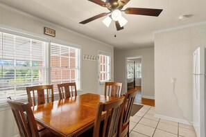 Dining - Comfort Cottage (Northport)