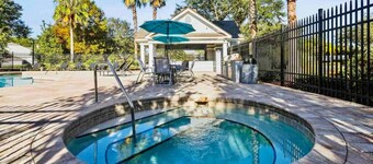 The Blue Heron - A Bayside Retreat
