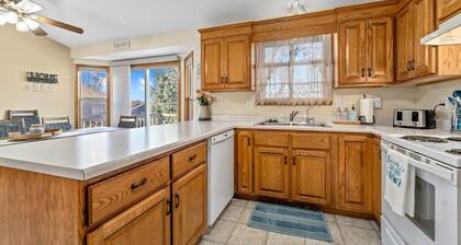 Roomy Rendezvous: A 3BR Getaway