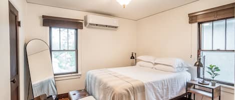 1 habitación, tabla de planchar con plancha, wifi gratis y ropa de cama