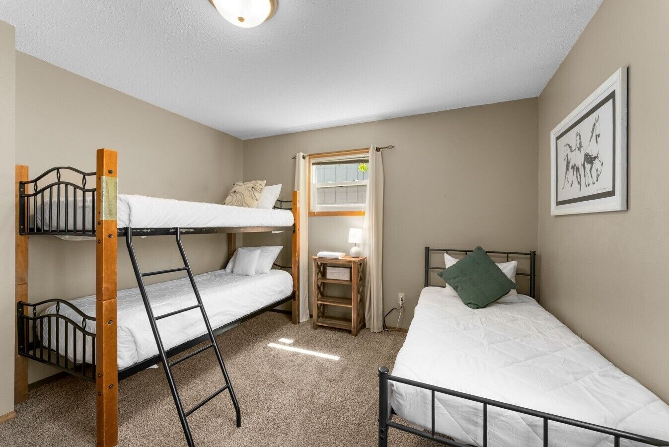 4 bedrooms, free WiFi, bed sheets