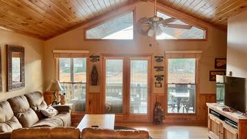 TV connectée, cheminée, lecteur de DVD, chaßne hi-fi