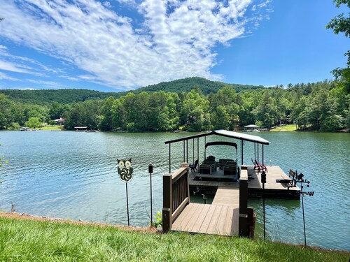 Lake Front Cabin for the PERFECT Holiday Getaway ! Pet Friendly!