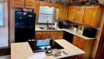 冰箱、微波炉、烤箱、炉灶