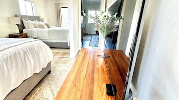 1 bedroom, iron/ironing board, internet, bed sheets
