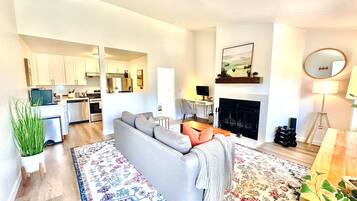 TV, fireplace, stereo