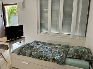 1 slaapkamer, een bureau, een strijkplank/strijkijzer, wifi