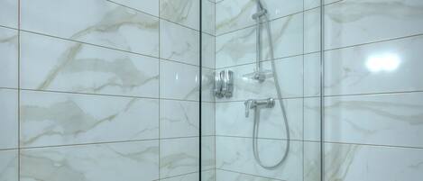 Dutxa, assecador de cabells i tovalloles