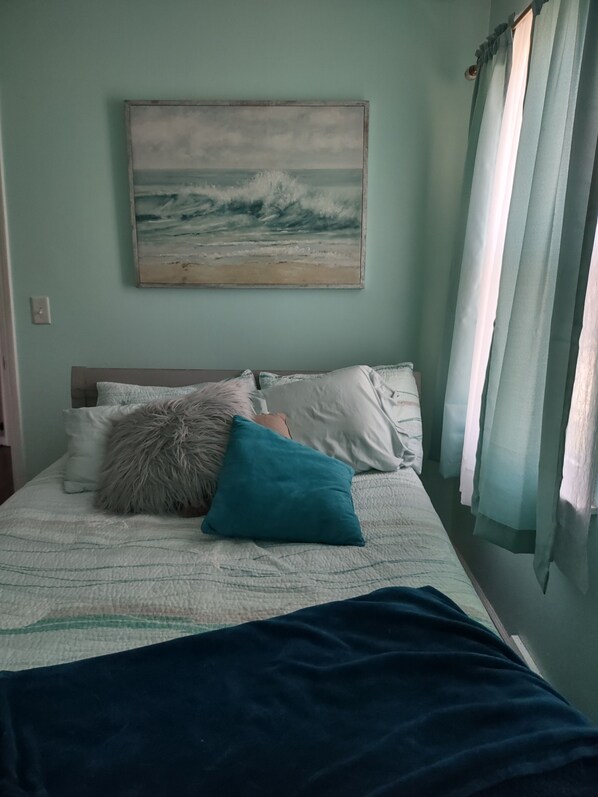 2 habitaciones, tabla de planchar con plancha, wifi y ropa de cama 