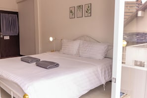 Desk, blackout curtains, iron/ironing board, free WiFi - Jida Place  (Chiang Mai)