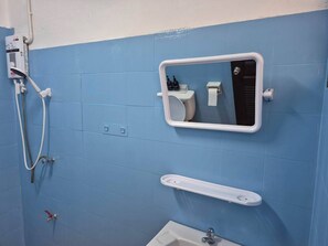 Superior Double Room | Bathroom