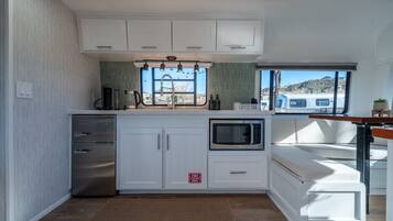 Microwave, coffee/tea maker, cookware/dishes/utensils, dining tables