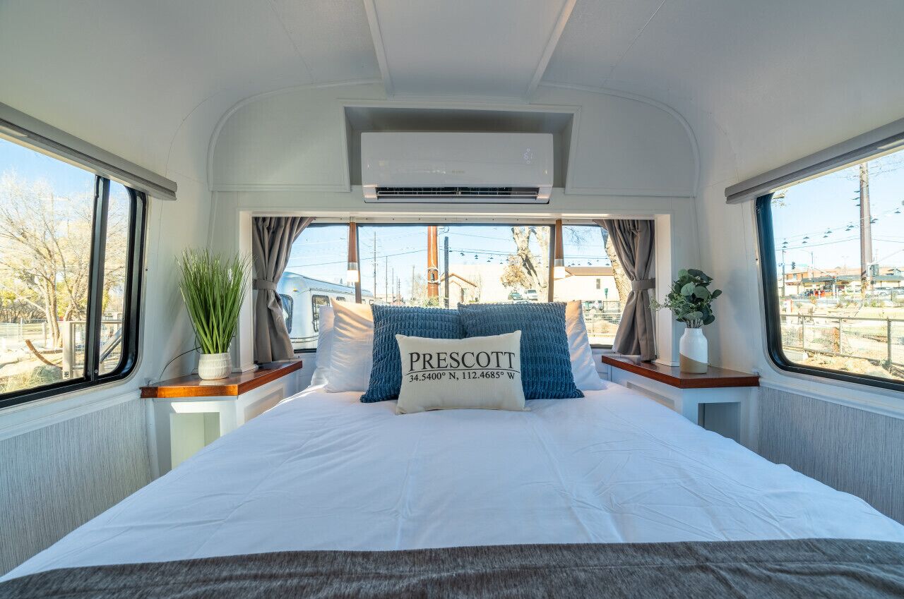 1 dormitorio, tabla de planchar con plancha, wifi y ropa de cama