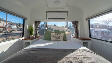 1 habitación, tabla de planchar con plancha, wifi gratis y ropa de cama